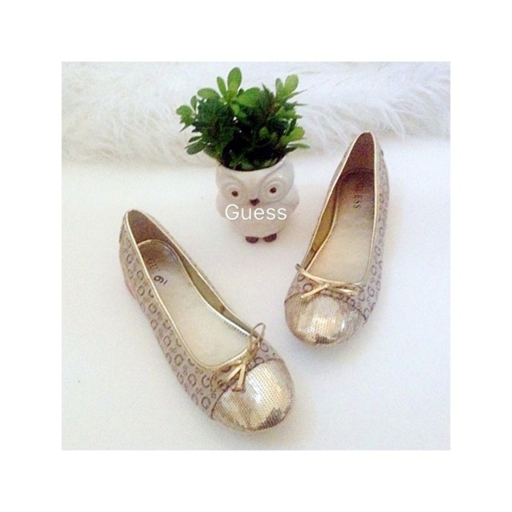 Guess sequenced flat Shoes Size9🌺🌺🌺